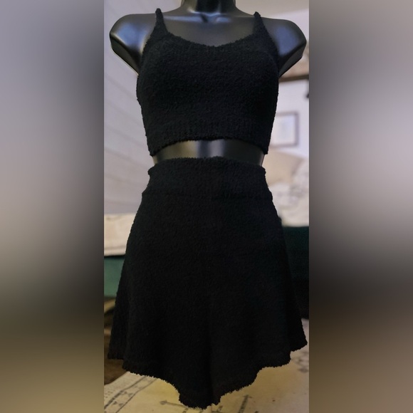 SHEIN black fuzzy crop top and high waist short set, size L - Picture 4 of 8